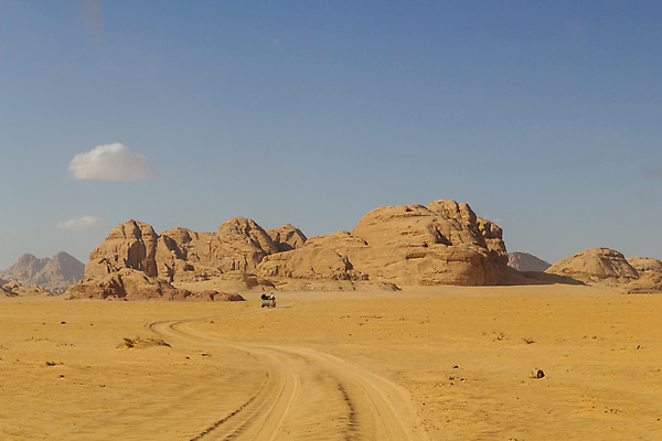 포토 JPG 해외이미지 구름 아시아 지구 모래 여행 백그라운드 오렌지 중동 자연 하늘 산 건조 파노라마 풍경 사람없음 야외 여름 파란색 노란색 환경 흙 사막 뜨거움 언덕 가뭄 내추럴 요르단 수평선 카피스페이스 해외포토 자연요소 계절 나라 컬러 과일 날씨 촬영기법 공백 생태계 파일형식 이미지허브