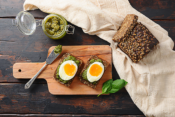 포토 JPG 해외이미지 백그라운드 채소 탁자 도마 요리 사람없음 계란 견과류 바질 아보카도 버터나이프 브루스케타 해외포토 가구 과일 주방용품 알 나이프 파일형식 이미지허브