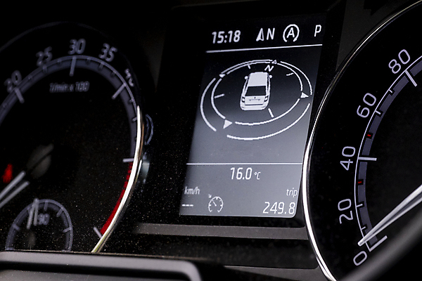 포토 JPG 해외이미지 유럽 도로 여행 백그라운드 교통시설 자동차 자연 날씨 휴가 산 실내 아이슬란드 사람없음 빨간색 반사 디지털 판넬 원형 수면 편지 심볼 언덕 빙하 임대 전국 해외포토 도형 나라 길 육상교통 컬러 교통 내부 물 경제 시설 생태계 파일형식 이미지허브