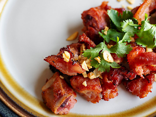 포토 JPG 해외이미지 접시 음식 태국 마늘 육류 돼지고기 요리 사람없음 장식 빨간색 식사 저녁식사 튀김 흰색 고수 성분 점심식사 태국음식 해외포토 식기 아시아 컬러 채소 식재료 향신료 동양음식 파일형식 이미지허브