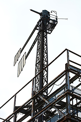 포토 JPG 해외이미지 전신 남자 산업 모래 유니폼 2 농업 건축양식 공장 안전 사람 사람없음 뒷모습 파란색 노란색 탑 금속 기계 장비 업무 제조 컨테이너 버리기 상업 탱크 시멘트 수납 무거움 발판 고용 실린더 옛날 철강 콘크리트 해외포토 건축물 옷 건축 뷰포인트 컬러 공업 모션 재질 구직 작업 무게 채용 파일형식 이미지허브