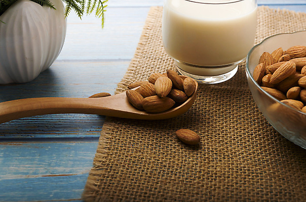 포토 JPG 해외이미지 음료 음식 백그라운드 다이어트 채소 과일 재료 자연 유리 탁자 건강 씨앗 사람없음 목재 갈색 우유 에너지 견과류 매트 흰색 시골 신선 투명 그룹 사발 맛 상품 매끈함 먹기 묘사 오브젝트 유기농 알맹이 날것 정사각형 아몬드 유리주전자 대각선 내추럴 단백질 대두 식용 채식주의자 비건 해외포토 도형 나무 식물 웰빙 선 컬러 가구 컨셉 모션 재질 주전자 유제품 감각 사기그릇 생태계 채식 영양소 파일형식 이미지허브