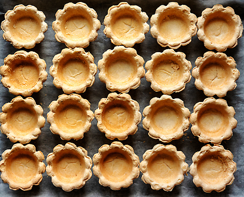 포토 JPG 해외이미지 접시 음식 백그라운드 탁자 건강 요리 사람없음 여름 식사 빵집 신선 맛 정상 굽기 레시피 타르트 페스츄리 핸드메이드 해외포토 식기 계절 빵 가구 컨셉 상점 구이 파이_빵 파일형식 이미지허브