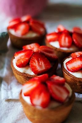 포토 JPG 해외이미지 접시 계절 열매 음식 분홍색 백그라운드 잎 과일 딸기 디저트 사람없음 목재 쿠키 케이크 식당 초콜릿 숟가락 식사 빵집 흰색 대접 신선 원형 달콤 맛 아침식사 작음 설탕 굽기 민트 크림 상쾌 유기농 산딸기 블랙베리 영양분 제빵사 타르트 페스츄리 핸드메이드 더스트파티클 해외포토 도형 나무 식물 직업 식기 웰빙 감정 빵 컬러 컨셉 재료 수저 상점 크기 구이 허브 파이_빵 파일형식 이미지허브