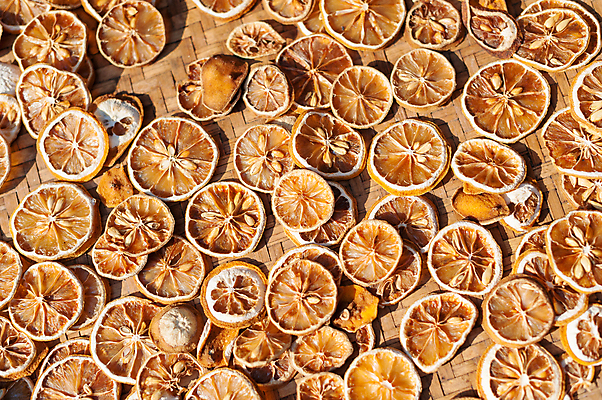 포토 JPG 해외이미지 잡화 음식 조각 백그라운드 농업 다이어트 과일 재료 부분 자연 귤 건조 건강 요리 사람없음 빛 태양 노란색 주스 신선 원형 시장 달콤 맛 자르기 먹기 레몬 묘사 싱글 유기농 날것 슬라이스 숙성 채식주의자 해외포토 자연요소 도형 웰빙 산업 음료 컬러 컨셉 모션 생태계 채식 파일형식 이미지허브