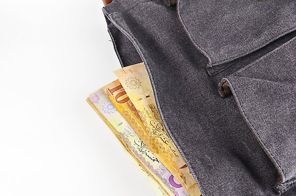 포토 JPG 해외이미지 손 종이 백그라운드 컨셉 지폐 돈 비즈니스 성공 사람없음 금융 경제 쪽지 저축 흰색 잡기 만 시장 재산 중앙 왕 무역 주기 투자 아라비아 기부 계산서 사우디아라비아 월급 대출 고립 아랍어 왕국 해외포토 산업 컬러 중동 모션 신체부위 파일형식 이미지허브