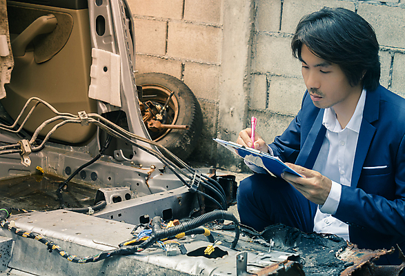 포토 JPG 해외이미지 남자 컨셉 신체 회사 비즈니스 자동차 노동자 프레임 한명 안전 사람 금융 판매 자료 손상 비즈니스맨 수비 보호 위험 사건 중개인 계약 서비스 문서 보안 법 철사 보험 경영 자동 정책 주장 해외포토 직업 1 육상교통 모션 경제 직장인 파일형식 이미지허브