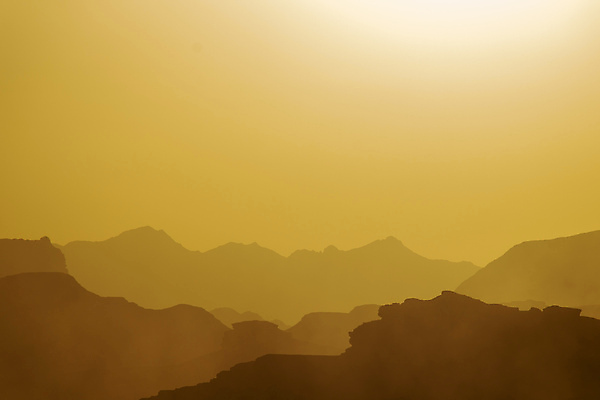 포토 JPG 해외이미지 아시아 여행 백그라운드 중동 자연 하늘 아침 산 풍경 사람없음 야외 여름 빛 햇빛 노란색 일출 일몰 사막 언덕 요르단 카피스페이스 해외포토 주간 계절 나라 컬러 태양 노을 공백 생태계 파일형식 이미지허브