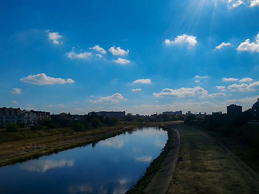 포토 JPG 해외이미지 구름 유럽 길 여행 자연 하늘 풍경 사람없음 야외 물 여름 파란색 강 햇빛 반사 숲 폴란드 해외포토 자연요소 계절 나라 컬러 태양 생태계 파일형식 이미지허브