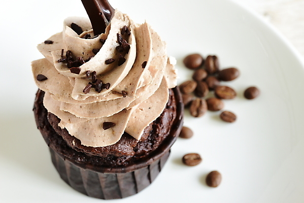 포토 JPG 해외이미지 1 커피 음식 백그라운드 다이어트 휴가 디저트 주택 사람없음 컵 파티 케이크 초콜릿 얼음 흰색 축하 생일 달콤 몸무게 컵케이크 굽기 먹기 뿌리기 포장지 크림 오브젝트 싱글 칼로리 버터 반투명 해로움 프로스팅 해외포토 자연요소 식기 기념일 음료 컬러 컨셉 포장 모션 건강 이벤트 건물 맛 구이 제빵 파일형식 이미지허브