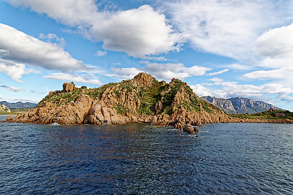 포토 JPG 해외이미지 유럽 바다 섬 여행 자연 하늘 휴가 산 풍경 해변 사람없음 야외 초록색 물 여름 파란색 햇빛 환경 맑음 이탈리아 바위 만 지중해 내추럴 터키석 해외포토 자연요소 계절 나라 컬러 날씨 태양 돌_바위 보석 생태계 파일형식 이미지허브