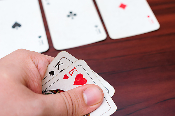 포토 JPG 해외이미지 라이프스타일 손 행복 스포츠 손가락 탁자 성공 3 취미 사람없음 빨간색 검은색 게임 하트 우승 신용카드 행운 도박 위험 왕 카지노 클럽 기회 포커 중독 규율 라스베가스 목록 복권 승자 에이스 옛날 적자 절정 플레이어 해외포토 모양 감정 컬러 가구 컨셉 놀이 생활 신체부위 금융 최고 트럼프 파일형식 이미지허브