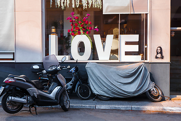 포토 JPG 해외이미지 디자인 외관 상징 여행 컨셉 생각 패턴 거리 발렌타인데이 사랑 미술 이벤트 사람없음 건물 자전거 이탈리아 자유 오토바이 수확 표현 클래식 고급 대표 디자이너 심볼 오브젝트 사인 설치 스타일 해외포토 직업 건축물 감정 유럽 무늬 농업 데이이벤트 문화예술 바이크 파일형식 이미지허브