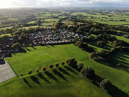 포토 JPG 해외이미지 나무 공원 안테나 그림자 사람없음 저녁 드론 해외포토 식물 공공시설 통신 야간 파일형식 이미지허브