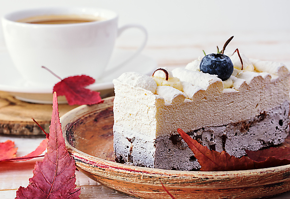 포토 JPG 해외이미지 커피 낙엽 티타임 사람없음 케이크 달콤 커피잔 블루베리 해외포토 음료 잎 과일 휴식 디저트 잔 맛 파일형식 이미지허브