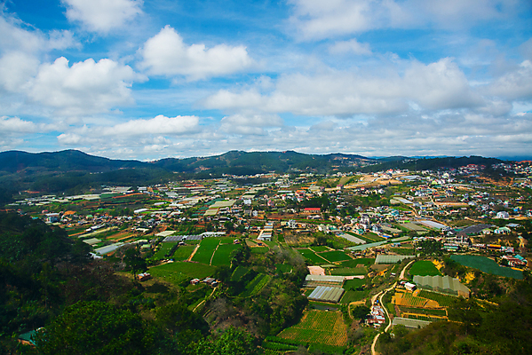 포토 JPG 해외이미지 나무 식물 구름 밭 자연 하늘 산 노르웨이 풍경 잔디 사람없음 야외 초록색 여름 파란색 햇빛 환경 맑음 시골 땅 언덕 베트남 장면 지역 북쪽 천국 내추럴 산악지대 땅바닥 해외포토 자연요소 계절 유럽 컬러 농업 날씨 바닥 태양 동남아시아 방향 생태계 파일형식 이미지허브