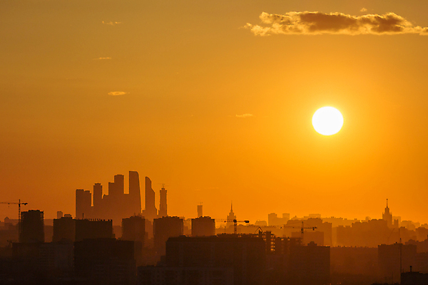 포토 JPG 해외이미지 실루엣 비즈니스 하늘 아침 지붕 안테나 사람없음 건물 여름 금융 도시풍경 태양 일출 고층빌딩 일몰 새벽 안개 도시 센터 저녁 러시아 스카이라인 모스크바 해외포토 주간 자연요소 건축물 계절 유럽 통신 날씨 촬영기법 풍경 빌딩 경제 노을 야간 파일형식 이미지허브