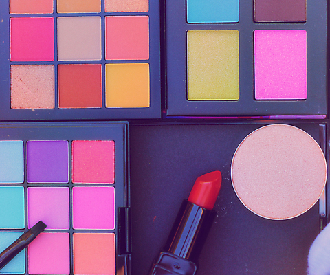 포토 JPG 해외이미지 직업 얼굴 분홍색 백그라운드 그림자 미술 사람없음 초록색 파란색 세트 컬러풀 유행 보라색 페인트 화장품 립스틱 붓 화려 팔레트 상품 가루 볼터치 수집 피부 피부관리 만들기 윤곽 예술가 아이섀도 조립 돌봄 해외포토 컬러 컨셉 모션 문화예술 신체부위 화장 뷰티 파일형식 이미지허브