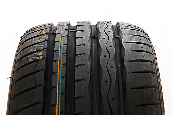 포토 JPG 해외이미지 직업 산업 스포츠 백그라운드 패턴 부분 교통시설 자동차 새로움 사람없음 가로 여름 검은색 젖음 바퀴 변화 닫기 제조 자르기 묘사 오브젝트 속도 질감 타이어 정비공 고무 보호자 과속 자동 차고 많음 해외포토 계절 육상교통 컬러 교통 컨셉 무늬 모션 기술자 시설 파일형식 이미지허브