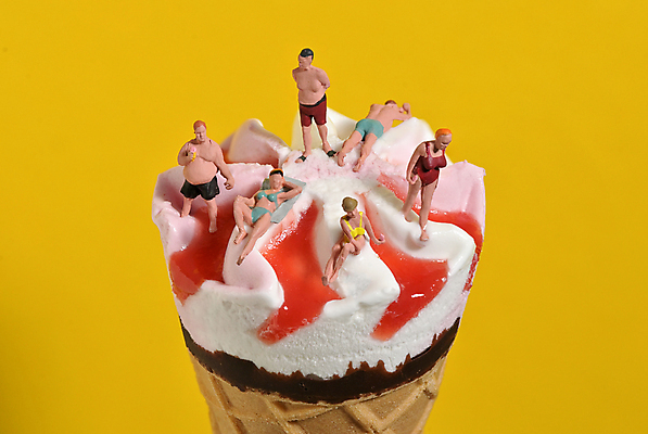 포토 JPG 해외이미지 어린이 음식 모래 바다 여행 컨셉 과일 가족 추상 휴가 아이스크림 디저트 종류 사람 사람없음 장난감 쌓기 초콜릿 얼음 미니어처 우유 추위 흰색 신선 산딸기 요거트 와플 정물화 해외포토 자연요소 컬러 무늬 관계 모션 유제품 모형 그림 파일형식 이미지허브