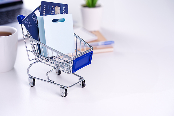 포토 JPG 해외이미지 화분 커피 사람없음 아웃포커스 컵 노트북 스마트폰 쇼핑 쇼핑백 펜 다이어리 쇼핑카 신용카드 흰배경 담기 카피스페이스 해외포토 식기 음료 백그라운드 가방 모션 촬영기법 금융 전자제품 핸드폰 스마트기기 필기구 사무용품 카트 공백 흰색 파일형식 이미지허브