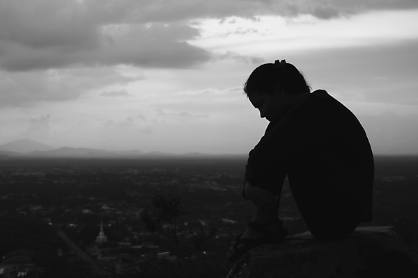 포토 JPG 해외이미지 1 라이프스타일 응시 여자 생각 한명 동양인 성인 슬픔 표현 드라마 문제 혼자 해외포토 시선 감정 사람 인종 생활 파일형식 이미지허브