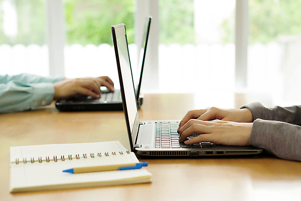 포토 JPG 해외이미지 손 여자 남자 아시아 의자 비즈니스 협력 설계 함께함 3 사람 앉기 소년 사람없음 노트북 컴퓨터 사무실 펜 판매 상점 공책 업무 비즈니스맨 비즈니스우먼 그룹 정상 토론 동료 보고서 경영자 비서 소통 프로젝트 해외포토 직업 나라 어린이 가구 컨셉 관계 모션 문구용품 신체부위 전자제품 필기구 작업 직장인 리더 파일형식 이미지허브