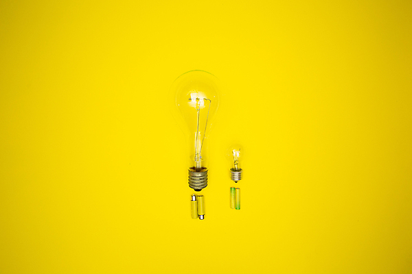 포토 JPG 해외이미지 손 컨셉 비즈니스 전구 유리 아이디어 창조 사람없음 빛 힘 에너지 흰색 램프 해결 혁명 고립 해외포토 컬러 재질 조명 신체부위 파일형식 이미지허브