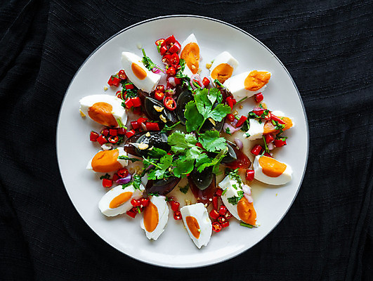 포토 JPG 해외이미지 접시 음식 백그라운드 다이어트 태국 고추 검은배경 양파 건강 사람없음 초록색 계란 검은색 식사 샐러드 흰색 신선 고수 달콤 맛 메인 메뉴 매움 라임 성분 점심식사 세기 절임 짠맛 태국음식 해외포토 식기 아시아 컬러 컨셉 채소 과일 모션 알 향신료 동양음식 파일형식 이미지허브