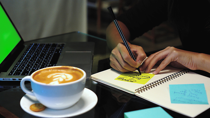 포토 JPG 해외이미지 백인 라이프스타일 손 여자 교육 행복 아시아 커피 컨셉 생각 비즈니스 손가락 성공 노동자 아이디어 한명 앉기 동양인 컵 노트북 컴퓨터 스크린 다이어리 쪽지 공책 카페 정보 마시기 타이핑 기록 작업 비즈니스우먼 작업실 기자 투자 패기 프리랜서 카피스페이스 해외포토 서양인 직업 1 식기 감정 나라 음료 모션 문구용품 사람 인종 생활 신체부위 전자제품 상점 사무용품 공백 직장인 자신감 파일형식 이미지허브