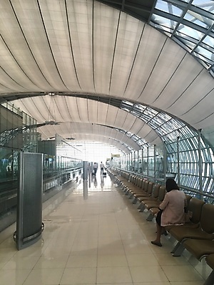 포토 JPG 해외이미지 디자인 여행 건축양식 교통시설 사람없음 건물 여행객 도시 기다림 터널 오솔길 해외포토 건축물 건축 길 교통 모션 사람 시설 파일형식 이미지허브