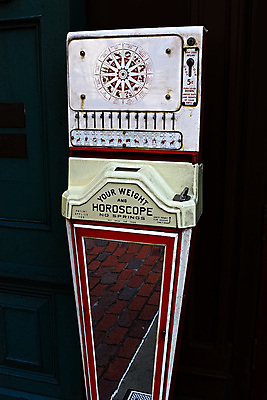 포토 JPG 해외이미지 계절 산업 포스터 하늘 건강 저울 선물 사람없음 그래픽 주방 기계 욕실 골동품 기구 생일 중세 몸무게 자르기 전갈 심볼 측정 상업 점성술 공상 파운드 암 계량기 궁수 돌봄 제어 해외포토 기념일 돈 절지류 모션 역사 질병 파일형식 이미지허브