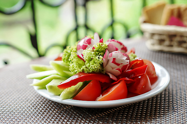 포토 JPG 해외이미지 접시 음식 빵 백그라운드 잎 다이어트 토마토 채소 재료 양파 오이 치즈 건강 요리 사람없음 빨간색 초록색 노란색 식사 저녁식사 당근 샐러드 흰색 신선 체리 사발 맛 상추 먹기 유기농 올리브 토스트 후추 바질 그리스인 점심식사 채식주의자 총각무 비건 해외포토 서양인 식물 식기 웰빙 열매 컬러 컨셉 과일 모션 유제품 뿌리채소 사기그릇 무 향신료 채식 파일형식 이미지허브