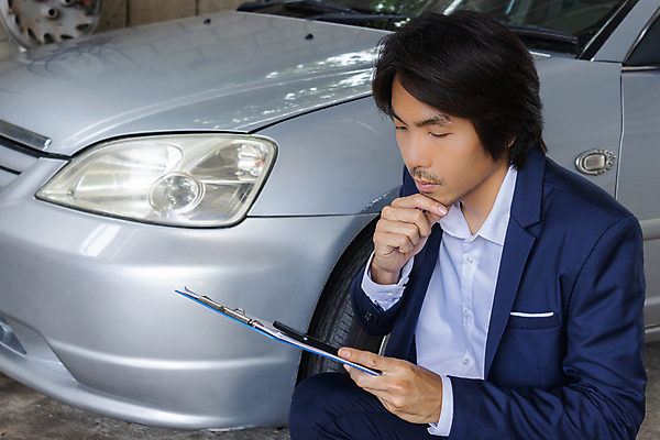 포토 JPG 해외이미지 남자 컨셉 신체 회사 비즈니스 자동차 노동자 프레임 한명 안전 사람 금융 판매 자료 손상 비즈니스맨 수비 보호 위험 사건 중개인 계약 서비스 문서 보안 법 보험 경영 자동 정책 주장 해외포토 직업 1 육상교통 모션 경제 직장인 파일형식 이미지허브