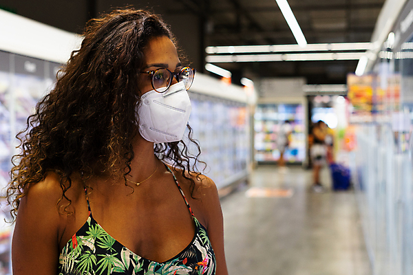 포토 JPG 해외이미지 라이프스타일 잡화 음식 컨셉 가족 실내 가면 한명 안전 쇼핑 상점 고통 시장 호흡기관 바이러스 보호 구매 질병 상품 준비 예방 공포 전염 바르셀로나 유지 슈퍼마켓 기본 백신 예산 전염병 체크리스트 공급 목차 해외포토 1 감정 의학 관계 사람 내부 생활 장기_의학 스페인 감염 파일형식 이미지허브