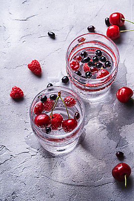 포토 JPG 해외이미지 잔 사람없음 투명 체리 탄산음료 산딸기 베리 콘크리트 탄산수 해외포토 식기 음료 과일 물 탄산 파일형식 이미지허브