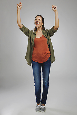 포토 JPG 해외이미지 전신 백인 여자 행복 감정 무기 백그라운드 비즈니스 성공 기념 관리 한명 미소 사람 힘 외침 기쁨 회색 표현 우승 오픈 자신감 흥분 오르기 비명 승자 필승 카피스페이스 해외포토 서양인 1 컬러 컨셉 모션 표정 소리 공백 최고 파일형식 이미지허브