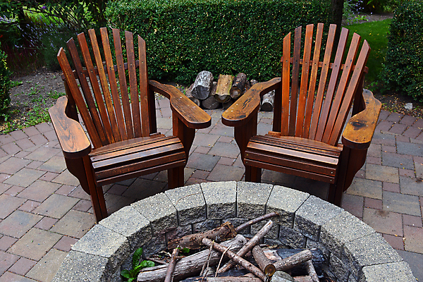 포토 JPG 해외이미지 가구 의자 불 휴식 벽돌 앉기 사람없음 야외 목재 캠핑 장작 해외포토 자연요소 나무 생활용품 컨셉 재료 모션 레저 파일형식 이미지허브