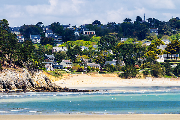 포토 JPG 해외이미지 구름 모래 바다 여행 자연 하늘 아침 휴가 주택 서기 풍경 사람없음 야외 초록색 물 여름 파란색 도시풍경 햇빛 맑음 산책 프랑스 도시 타운 해외포토 주간 자연요소 계절 유럽 컬러 모션 날씨 휴식 건물 태양 생태계 파일형식 이미지허브