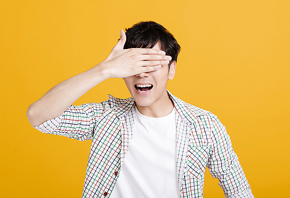 포토 JPG 해외이미지 손 응시 행복 감정 얼굴 백그라운드 컨셉 손가락 한명 미소 웃음 사람 동양인 노란색 머리 유행 놀람 외침 기쁨 덮개 표현 입 무서움 엿보기 충격 문제 숨김 고립 비명 시각장애인 해외포토 1 시선 컬러 모션 표정 인종 신체부위 소리 뚜껑 장애인 파일형식 이미지허브