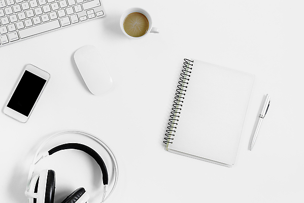 포토 JPG 해외이미지 교육 종이 커피 백그라운드 비즈니스 유리 탁자 모바일 직장 사람없음 책 컵 빛 스마트폰 핸드폰 컴퓨터 사무실 펜 갈색 노란색 우주 검은색 헤드폰 공책 침묵 공백 회색 머그컵 흰색 키보드 업무 플랫 은색 정상 쥐 책상 오브젝트 문서 폴더 머리위 위치 고립 해외포토 식기 음료 컬러 음향기기 가구 회사 재질 문구용품 전자제품 스마트기기 필기구 소리 작업 설치류 파일 파일형식 이미지허브