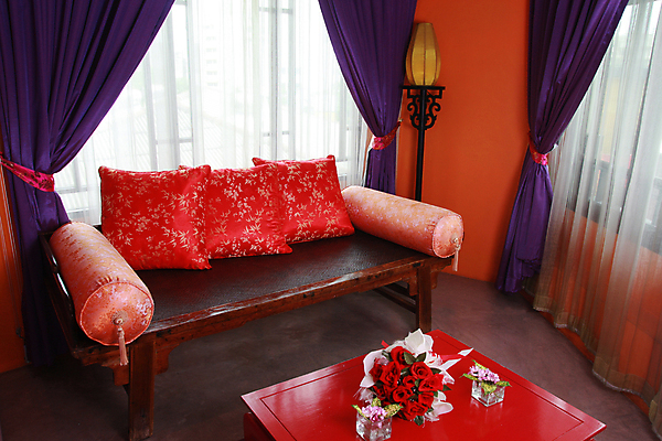 포토 JPG 해외이미지 벽 가구 거실 패턴 의자 비즈니스 창문 탁자 휴식 주택 실내 사람없음 내부 건물 목재 장식 빛 인테리어 소파 사무실 중국 방 수확 골동품 램프 황금 클래식 고급 우아함 디자이너 오브젝트 복고 안락의자 리빙 옛날 스타일 해외포토 나무 직업 건축물 디자인 아시아 생활용품 컨셉 무늬 농업 재료 조명 파일형식 이미지허브