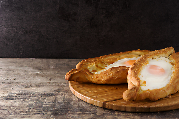 포토 JPG 해외이미지 전통 음식 빵 치즈 사람없음 목재 갈색 계란 아침식사 굽기 먹기 반죽 브런치 레시피 노른자 점심식사 모짜렐라치즈 조지아 해외포토 나무 컬러 재료 모션 유제품 알 식사 구이 동유럽 파일형식 이미지허브