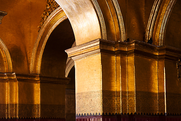 포토 JPG 해외이미지 전통 아시아 종교 문화 불교 동양인 사람없음 빨간색 반사 사찰 황금 아치 수도원 미얀마 숭배 해외포토 나라 컬러 종교건축 인종 파일형식 이미지허브