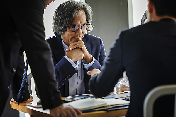 포토 JPG 해외이미지 직업 남자 종이 컨셉 회사 비즈니스 통신 성공 협력 설계 직장 대화 한명 사람 금융 컴퓨터 사무실 성장 업무 작업 비즈니스맨 비즈니스우먼 그룹 계획 토론 종업원 책상 분석 보고서 상담 경영자 문서 투자 회계 경영 마케팅 프로젝트 브레인스토밍 해외포토 1 여자 가구 말하기 경제 전자제품 직장인 리더 파일형식 이미지허브