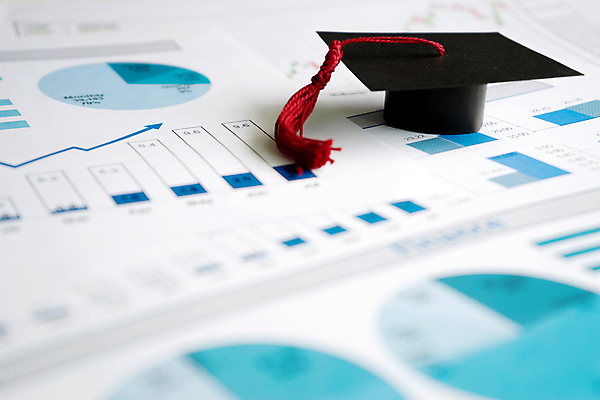 포토 JPG 해외이미지 응시 산업 컨셉 돈 회사 비즈니스 졸업 성공 그래프 설계 사람없음 가로 금융 숫자 자료 거래 저축 성장 재산 계획 분석 보고서 투자 수익 점검 진행 정보매체 포트폴리오 해외포토 문자 시선 교육 경제 파일형식 이미지허브