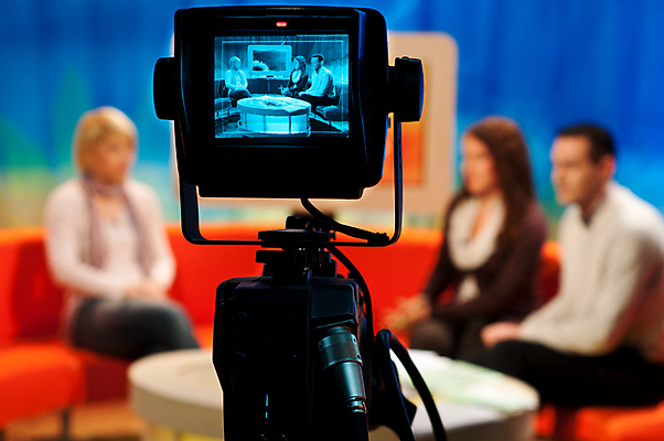 포토 JPG 해외이미지 통신 회의 사람없음 빛 세트 카메라 스크린 모니터 텔레비전 기자 뉴스 필름 마이크 면접 쇼 방송 리포터 기어 동영상 캠코더 설정 격파 채널 생존 해외포토 직업 음향기기 비즈니스 모션 전자제품 컴퓨터 파일형식 이미지허브