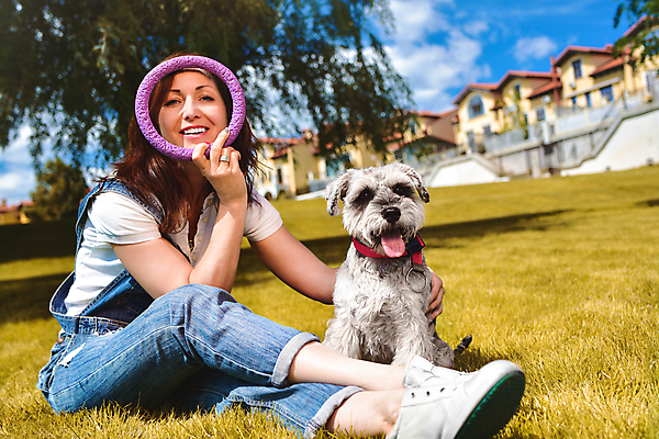 포토 JPG 해외이미지 동물 백인 라이프스타일 공원 여자 행복 얼굴 포옹 자연 놀이 하늘 휴식 주택 건강 한명 사람 성인 야외 초록색 반려동물 우정 산책 중앙 개 거짓말 해외포토 서양인 1 공공시설 감정 컬러 컨셉 포유류 안기 건물 생활 신체부위 친구 생태계 파일형식 이미지허브