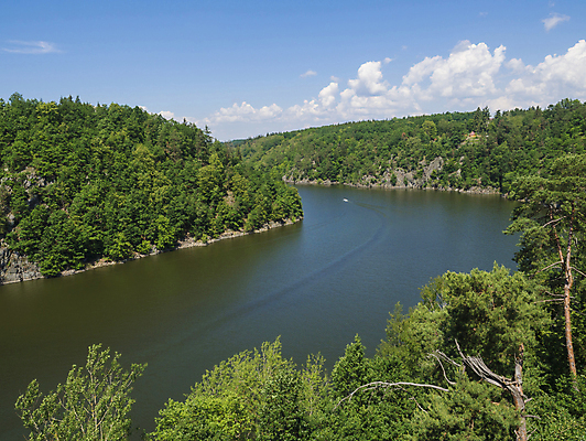포토 JPG 해외이미지 나무 구름 유럽 호수 여행 자연 하늘 안테나 풍경 사람없음 야외 초록색 물 파란색 강 봄 활발 바위 소나무 보트 숲 망토 체코 가문비나무 카피스페이스 해외포토 자연요소 식물 계절 나라 컬러 컨셉 배_교통 통신 공백 돌_바위 생태계 파일형식 이미지허브