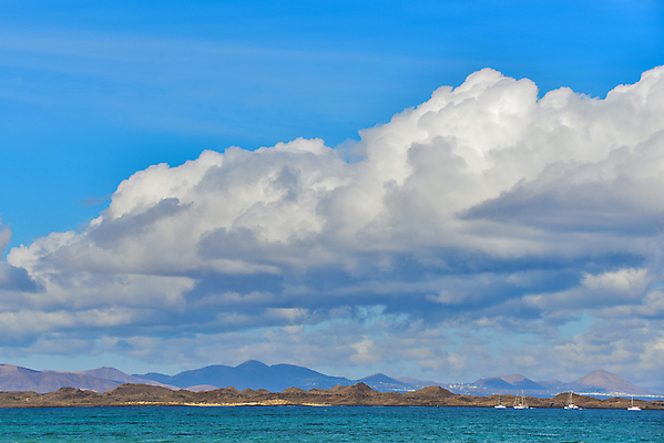 포토 JPG 해외이미지 라이프스타일 파도 바다 섬 여행 백그라운드 자연 하늘 휴가 안테나 풍경 사람없음 야외 물 여름 파란색 태양 일출 놀람 폭포 땅 장면 암초 내추럴 파라다이스 수평선 해외포토 자연요소 계절 감정 컬러 통신 표정 생활 노을 생태계 파일형식 이미지허브